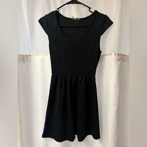 Elegant Black Cap Sleeve Dress